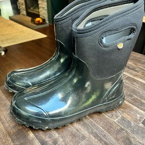 Women’s BOGS slip on boots